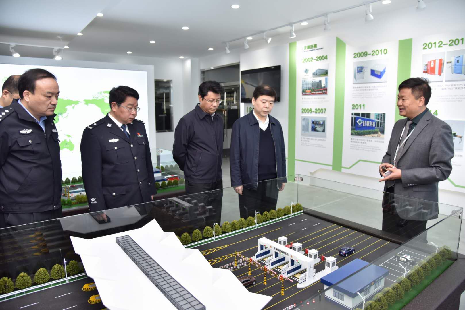 熱烈歡迎無錫市領(lǐng)導(dǎo)謝曉軍攜隊(duì)蒞臨日聯(lián)科技指導(dǎo)工作！