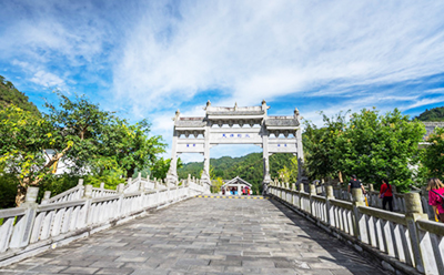 “五一”假期，測溫門助力各大景區(qū)疫情防控